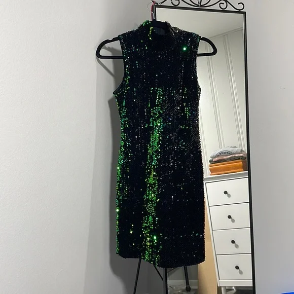 green emerald velvet dress Meredith One-Shoulder Sequin Formal Dress main image 0